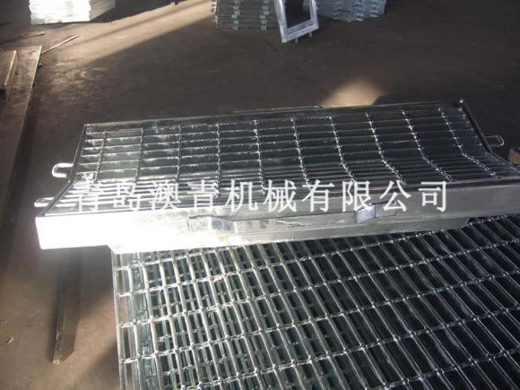 V-shaped steel grating