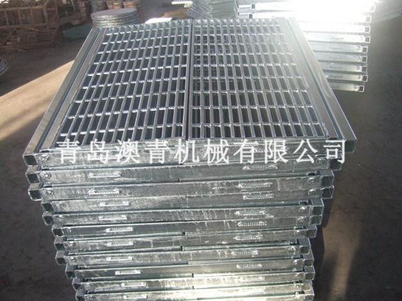 Heavy-duty steel grating