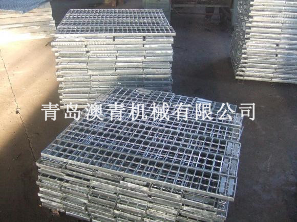 Heavy-duty steel grating