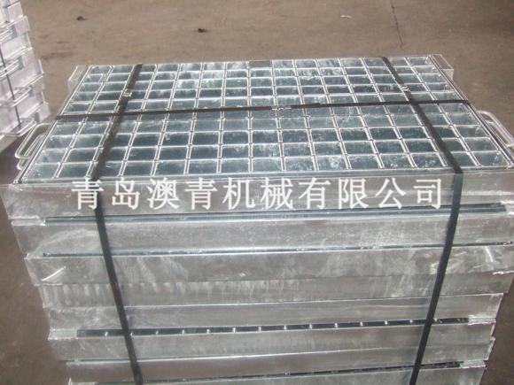 Heavy-duty steel grating