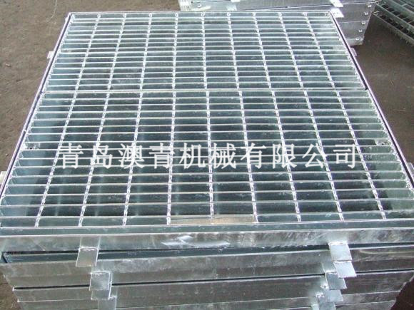 Heavy-duty steel grating