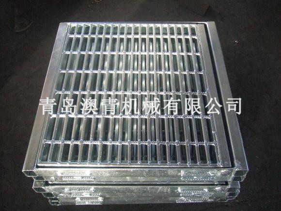 Heavy-duty steel grating