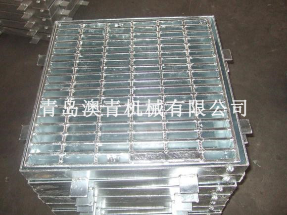 Heavy-duty steel grating