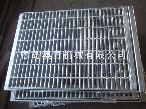 Heavy-duty steel grating