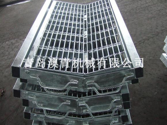 V-shaped steel grating