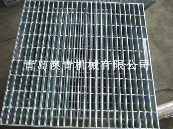 Heavy-duty steel grating