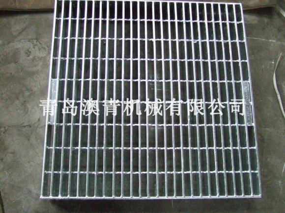 Heavy-duty steel grating