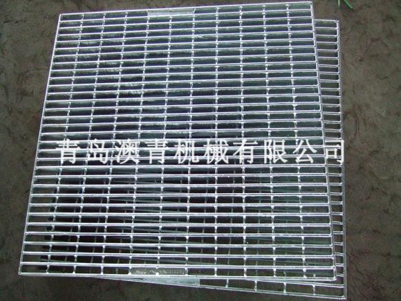 Heavy-duty steel grating