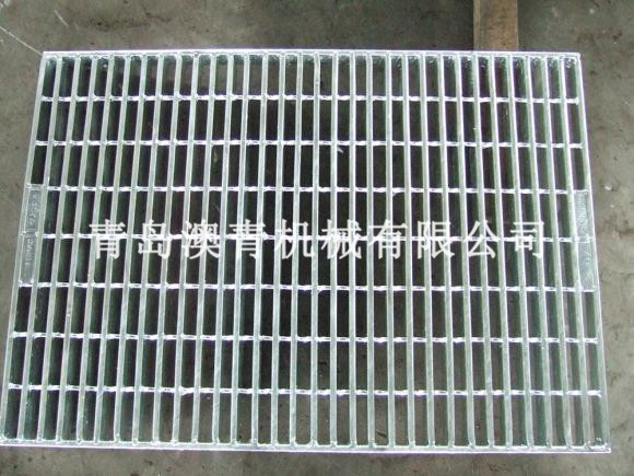 Heavy-duty steel grating