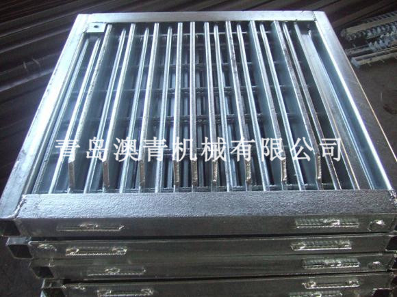 Heavy-duty steel grating