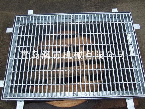 Heavy-duty steel grating