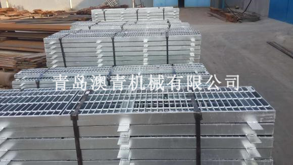 Heavy-duty steel grating