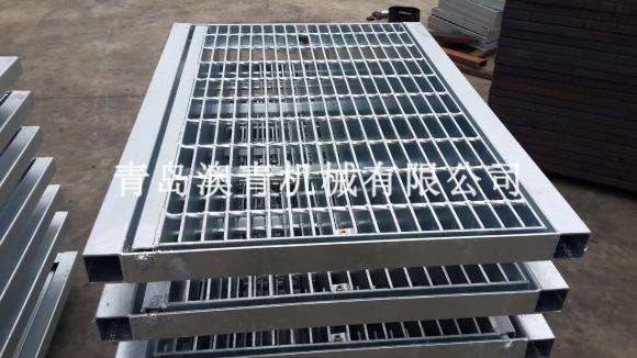 Heavy-duty steel grating