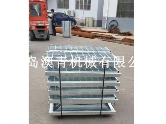 Heavy-duty steel grating