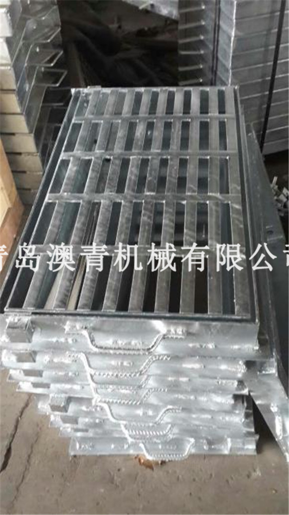 Heavy-duty steel grating