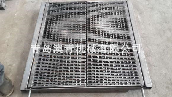 Heavy-duty steel grating