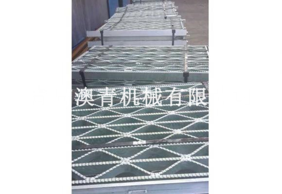 V-shaped steel grating