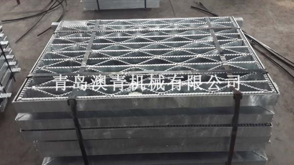 Heavy-duty steel grating