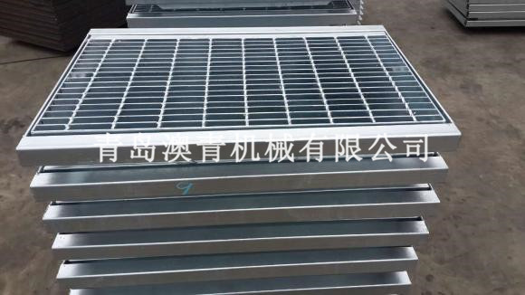 Heavy-duty steel grating