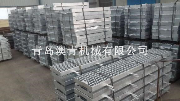 Heavy-duty steel grating