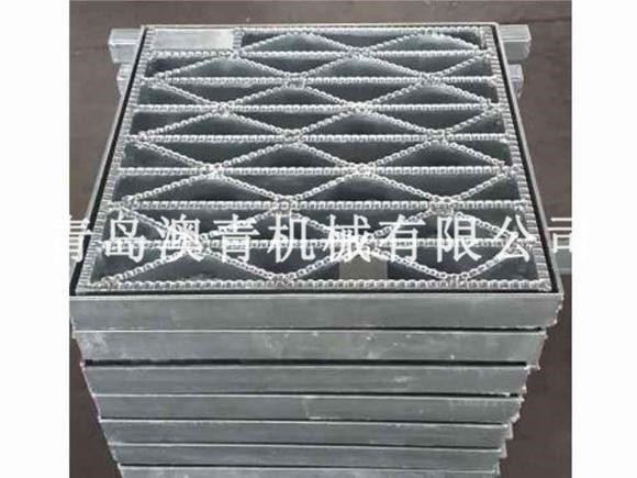 Heavy-duty steel grating