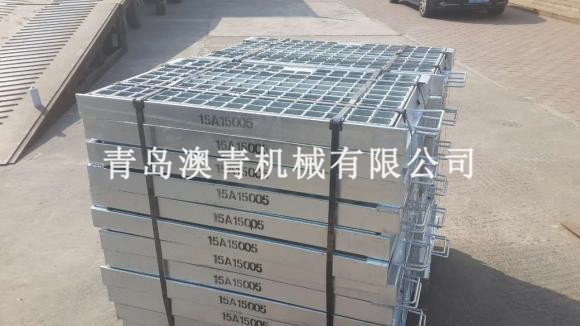 Heavy-duty steel grating