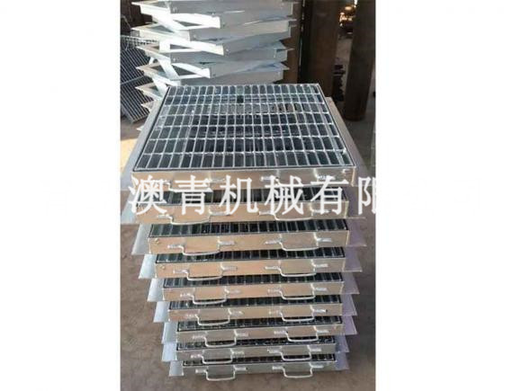 Heavy-duty steel grating