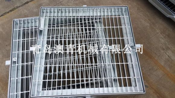 Heavy-duty steel grating