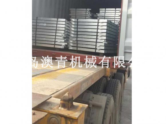 Heavy-duty steel grating