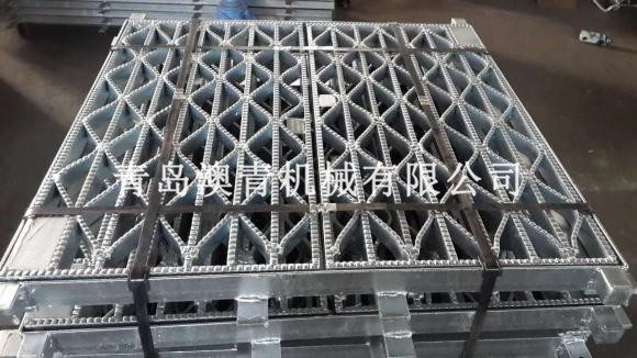 V-shaped steel grating