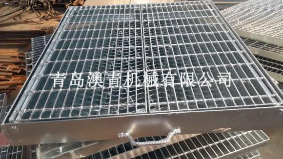 Heavy-duty steel grating