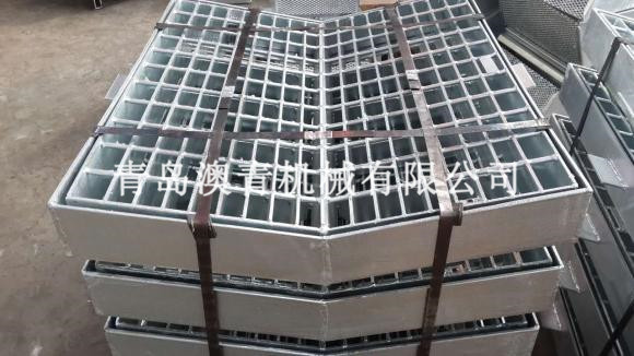 V-shaped steel grating