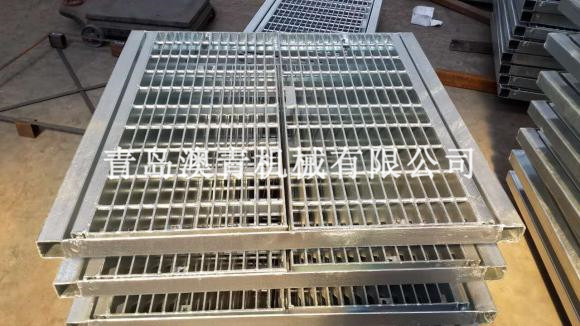 Heavy-duty steel grating