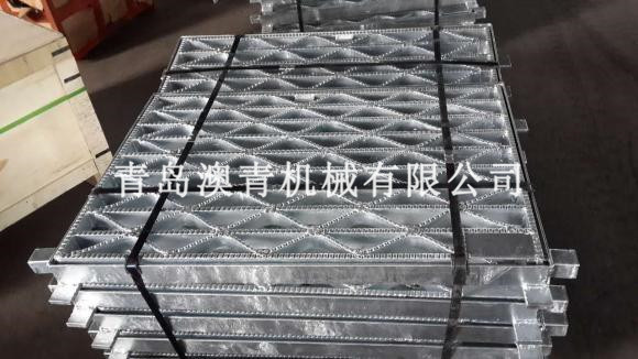 V-shaped steel grating