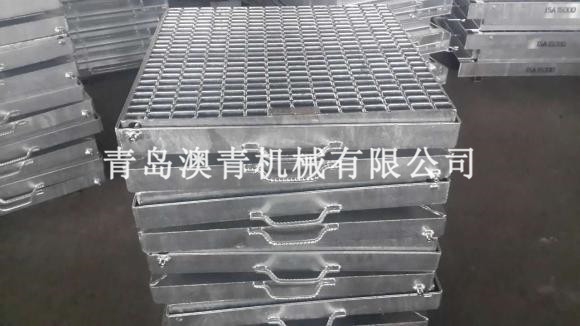 Heavy-duty steel grating