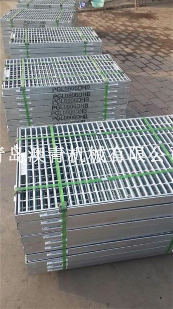 Heavy-duty steel grating