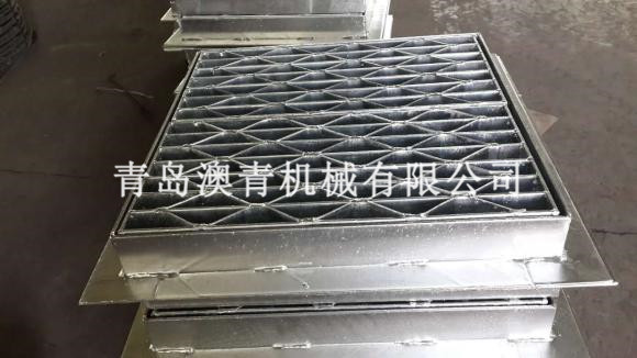 Heavy-duty steel grating