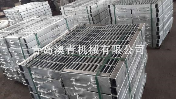 Heavy-duty steel grating