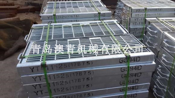 Heavy-duty steel grating