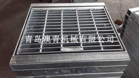 Heavy-duty steel grating