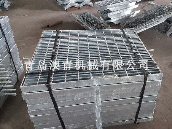 Heavy-duty steel grating